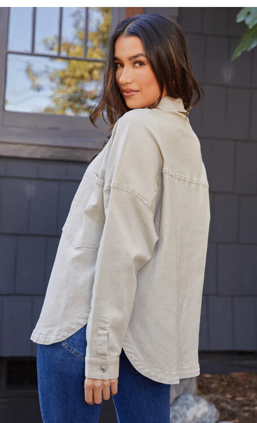 OVERSIZED SHACKET WITH FRONT PATCH POCKETS